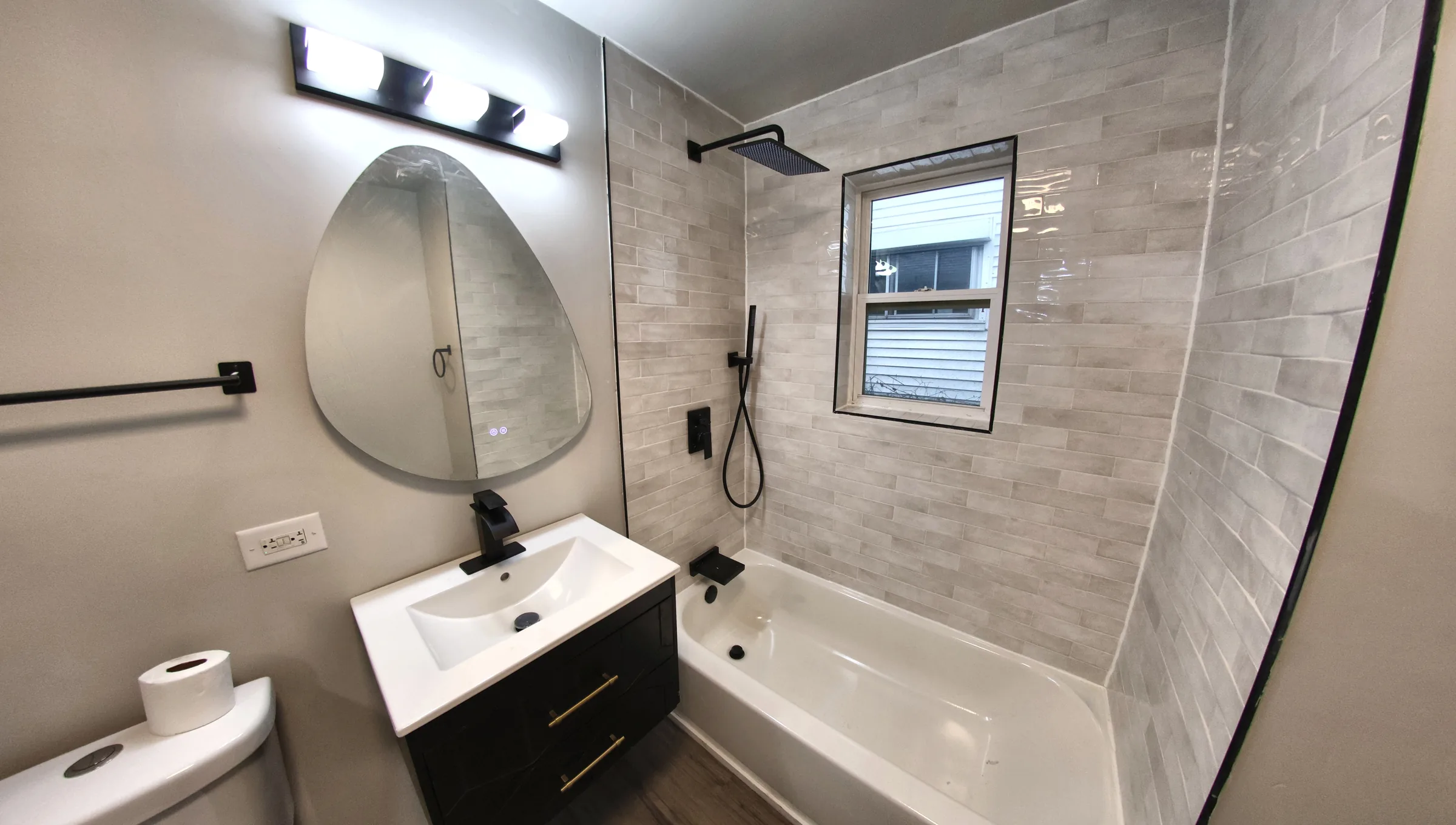 Madison St bathroom after the Horizon rehab